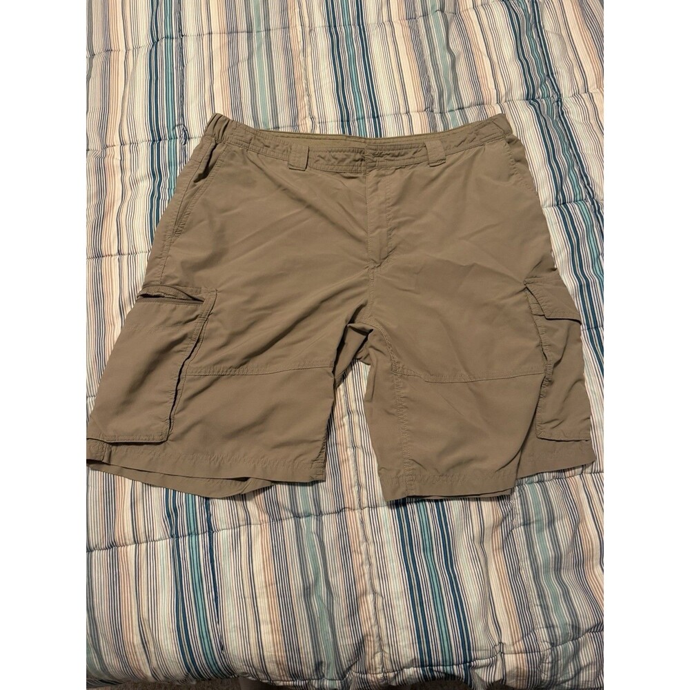 Colombia Sportswear Beige Khaki Hiking Shorts Size 40 Waist With Zipper Pockets
